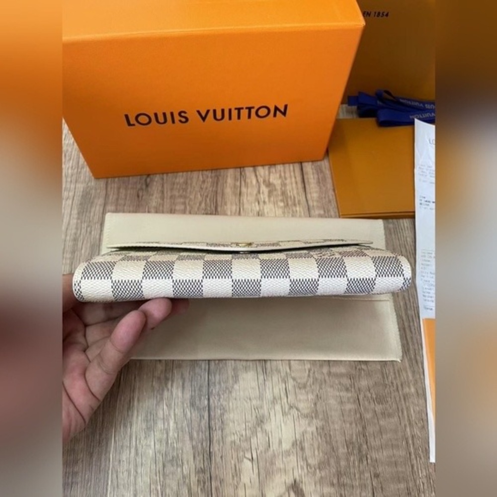 Louis Vuitton Beige and Gray Checkered Clutch - Picture 6 of 8